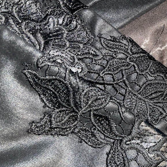 WHBM Holiday Jean High-Rise Coated Denim & Lace Slim Jeans Black 16 - Picture 10 of 16